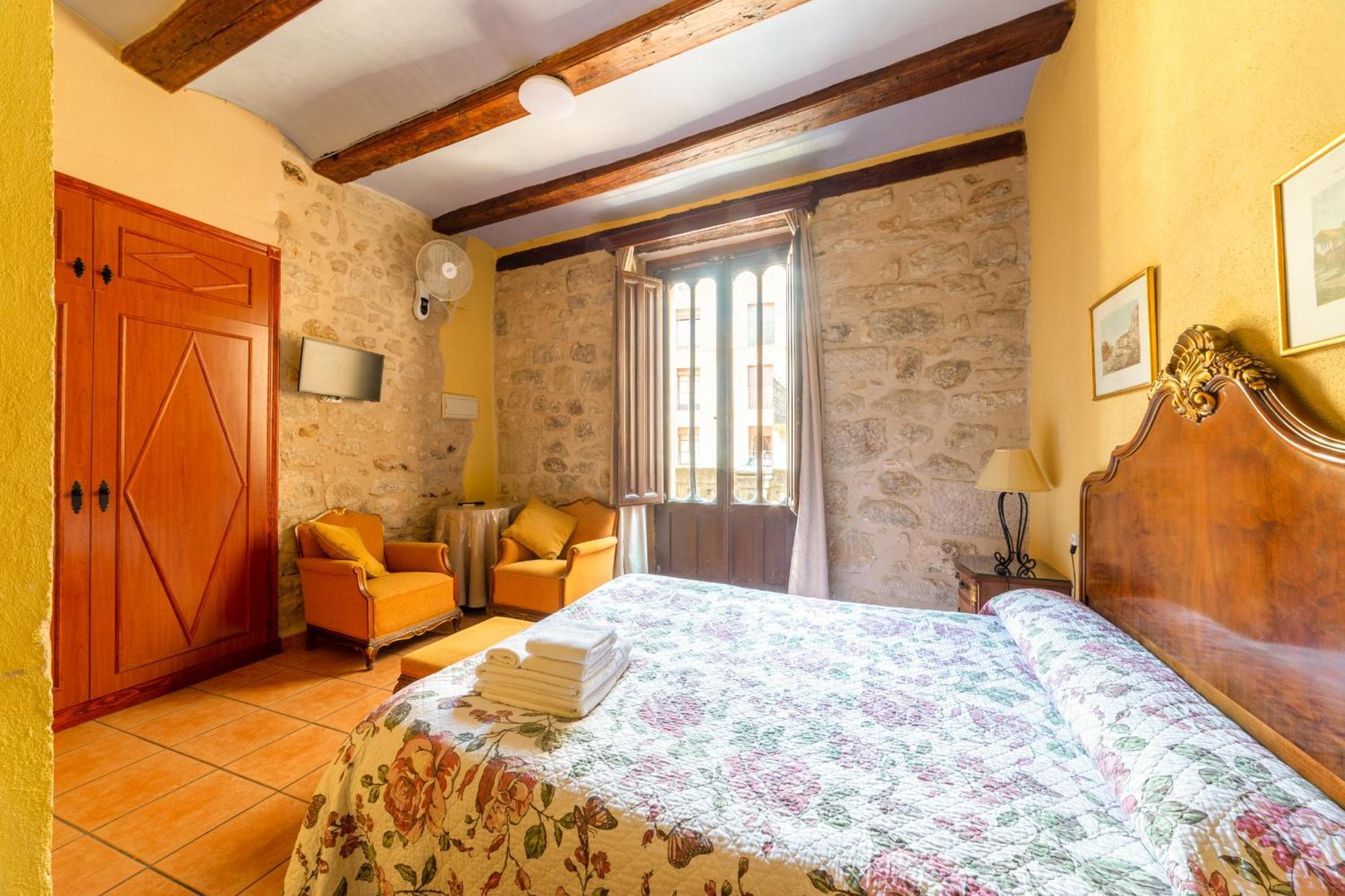 Fonda La Plaza Hotell Valderrobres Exteriör bild