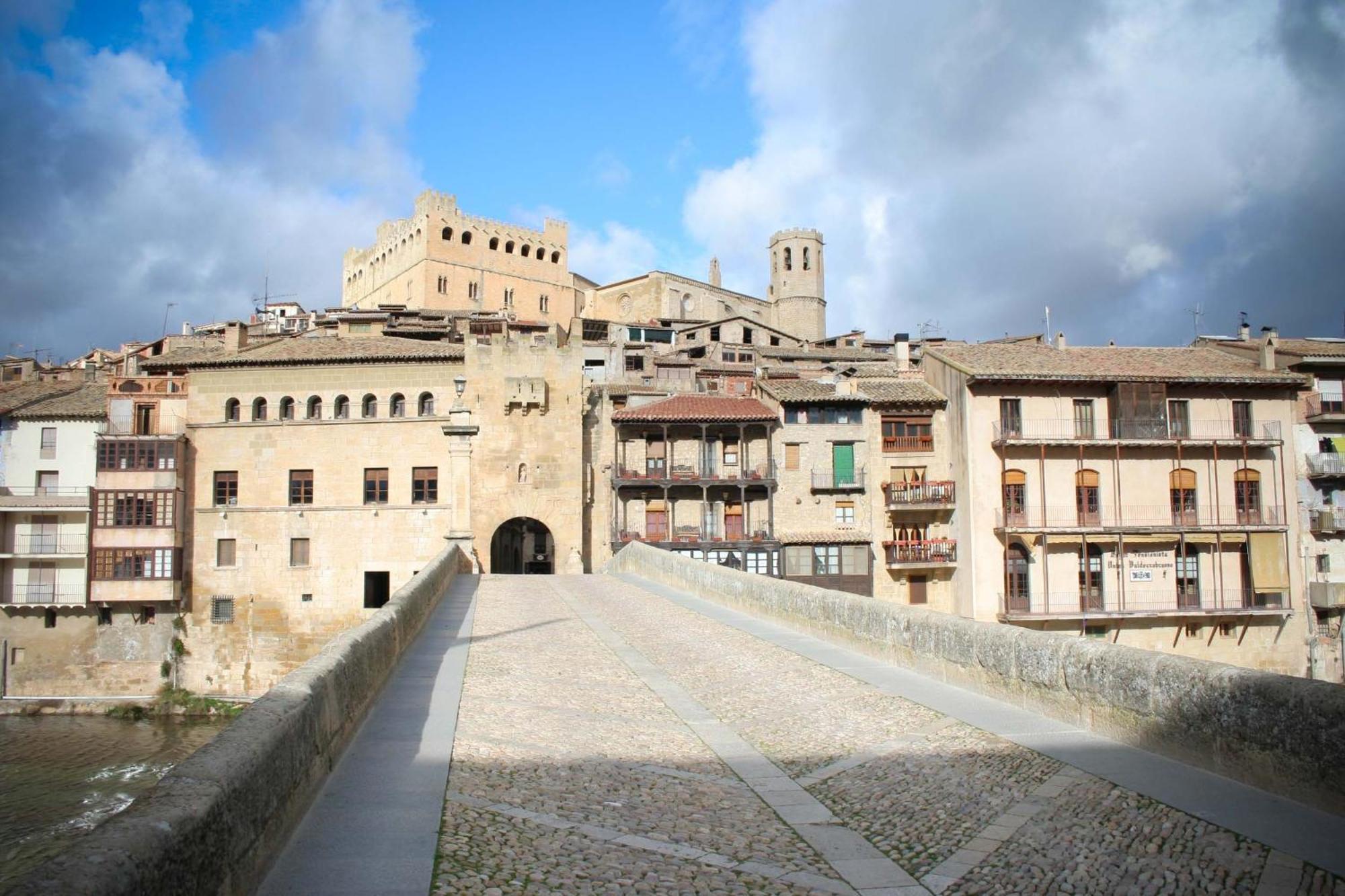 Fonda La Plaza Hotell Valderrobres Exteriör bild